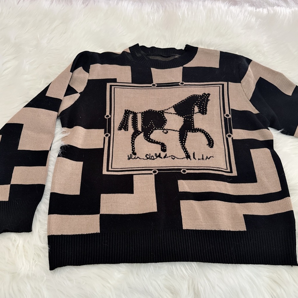 Black and Tan Graphic Sweater - Picture 5 of 6